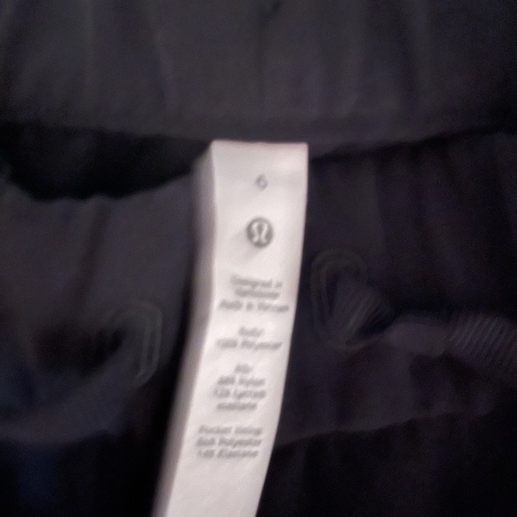 Lululemon jogger with cuff ankle black and smooth size 6 - Picture 2 of 3